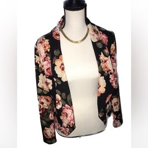 🌺🌸🌺 Windsor - Beautiful  women floral Jacket long sleeves .
